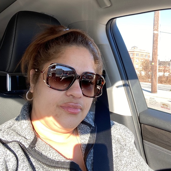 Meet your Posher, Elizabeth - Picture 1 of 1